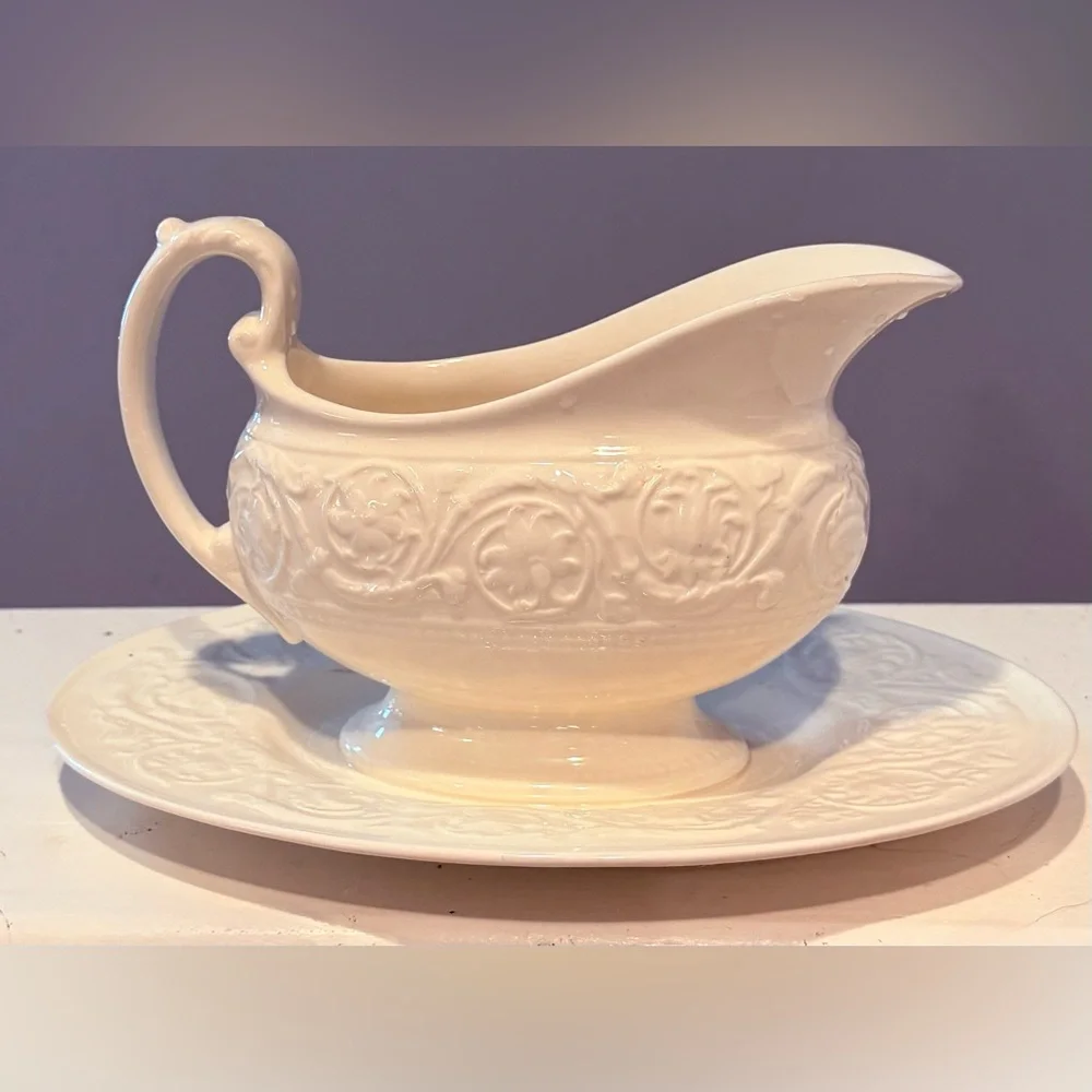 Vintage Wedgwood Patrician Gravy Boat with Attached Underplate|Barlaston England